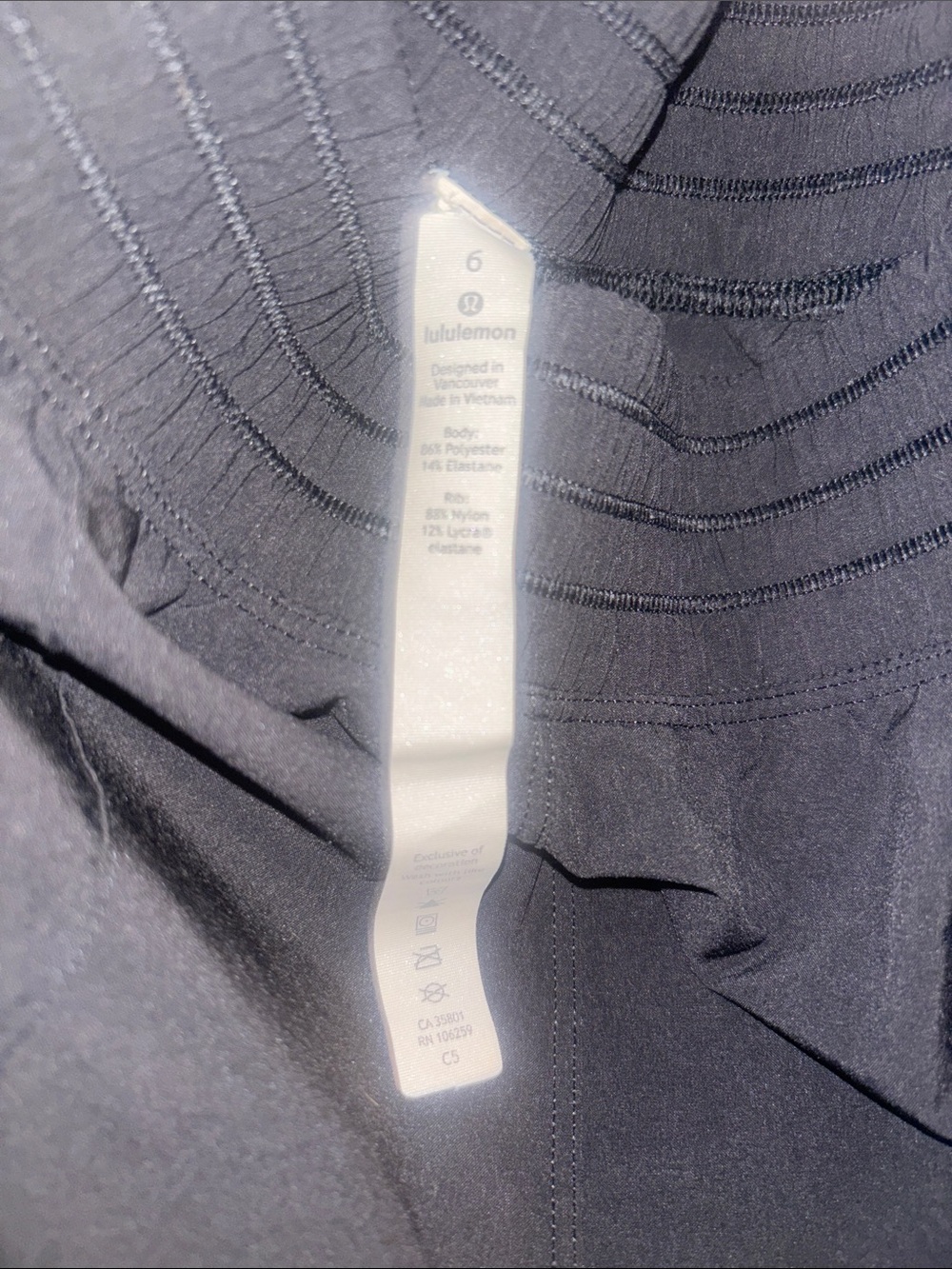 Lululemon size 6 pants black - Picture 2 of 3
